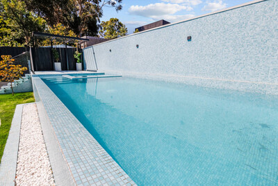 MPD33_Melbourne Pool designer_blue mosaic tiles_blue water_lap pool_Salt Pools